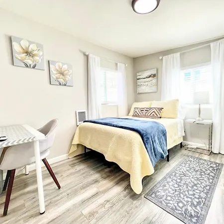Tranquil & Bright - Normal Heights Delight Apartment